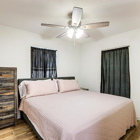 Williston Home With Yard 6 Mi To Devils Den Spring Екстер'єр фото